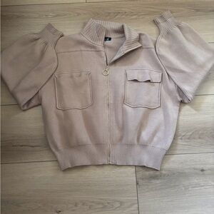 Elegant Beige Cardigan with Zipper